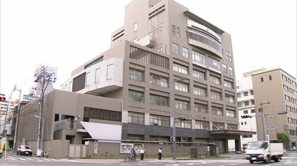 マンションのエントランスで女性に突然抱きついてわいせつな行為をした疑い　高校生の少年（17）を逮捕